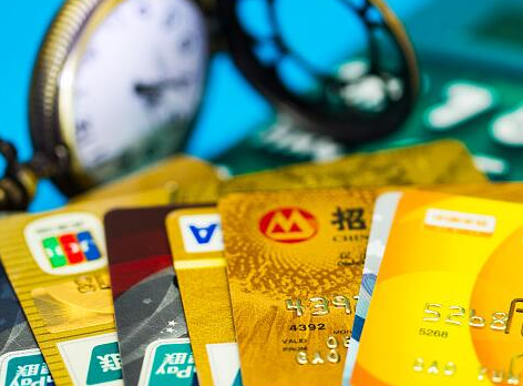 多家银行公布信用卡新规 信用卡“免费午餐”越来越少了