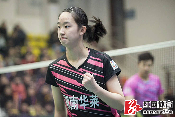 符洹雨)北京时间1月10日晚,2018/19赛季中国羽毛球俱乐部超级联赛