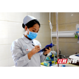 【湖南好人】方婷:“90后”护士雨夜跪地救人 被赞最美天使