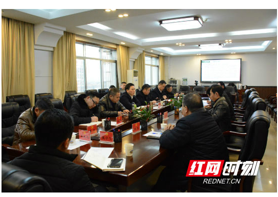 祝云武会见飞艇旅游项目投资商