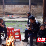 喝腊八粥、剪窗花  这些细节温暖红色边城