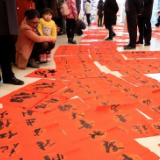 娄底：免费送春联 幸福进万家