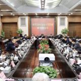 胡忠雄主持召开全市“千人帮千企百日大行动”领导小组会议