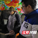 ​送去有线电视 让贫困户开开心心看猪年春晚