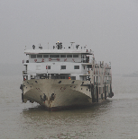 滚装船舶首次进湘江 靠泊长沙新港三期滚装码头