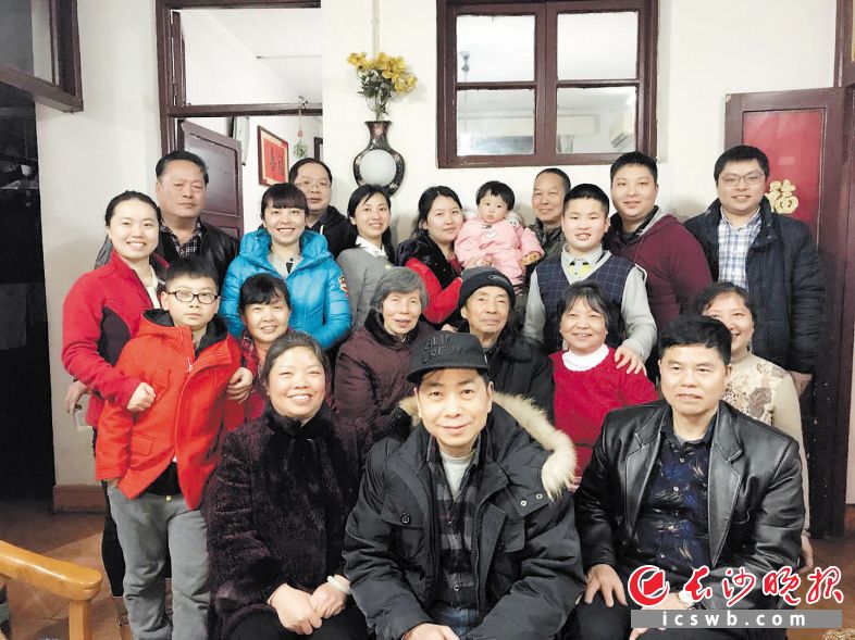 　　四世同堂的大家庭。 受访者 供图