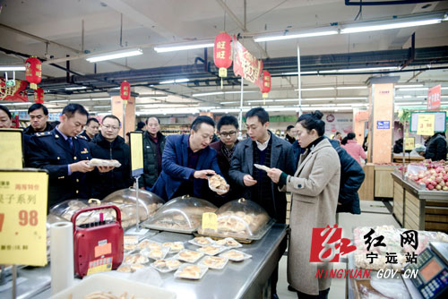 宁远县领导检查节前市场和安全生产