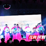 这个迎新晚会“不一样” 歌舞小品宣讲“垃圾分类”