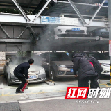 9分钟！长沙车库一轿车自燃 安保极速灭火