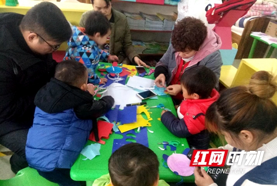 武陵源区索溪中心幼儿园举行迎新年家长汇报会