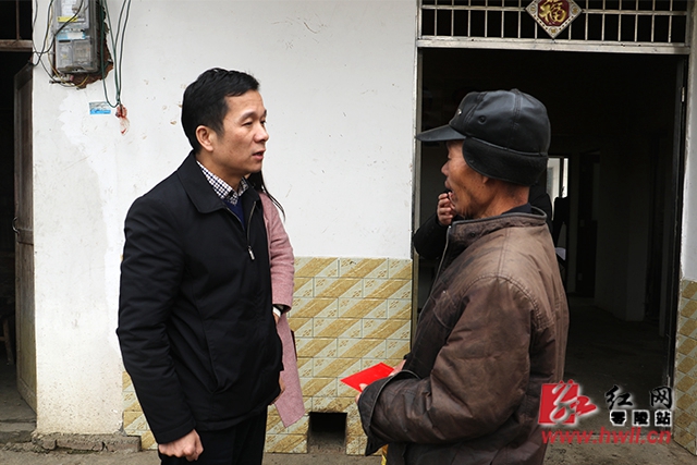 吴恢才深入邮亭圩镇督查安全生产工作并走访慰问困难群众