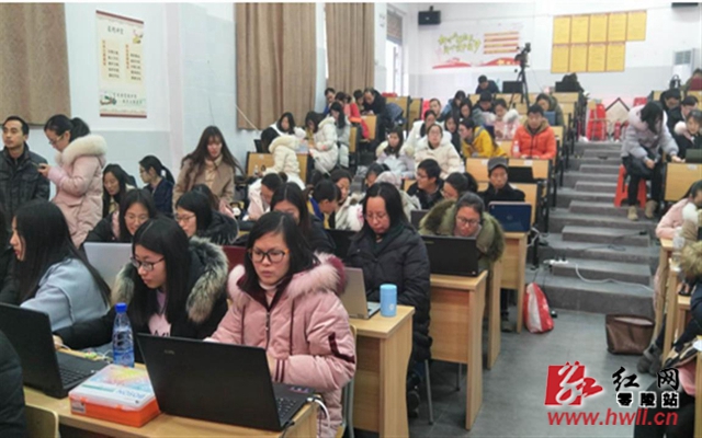 零陵区智能机器人教师培训在中山路小学举行