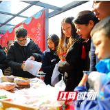 长沙县助力精准扶贫 扶贫产品走俏“年货节”