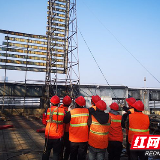 一块巨型招牌拆除的背后：扮靓了五一商圈，融洽了政企关系