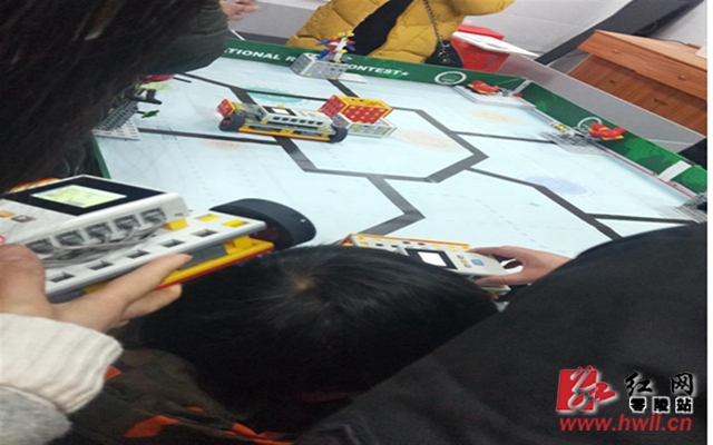零陵区智能机器人教师培训在中山路小学举行