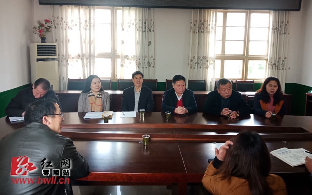 杨时隽率区政协教育组到教师进修学校调研