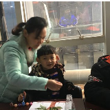 爱环保绘自然 树叶贴画放飞蓝天梦想