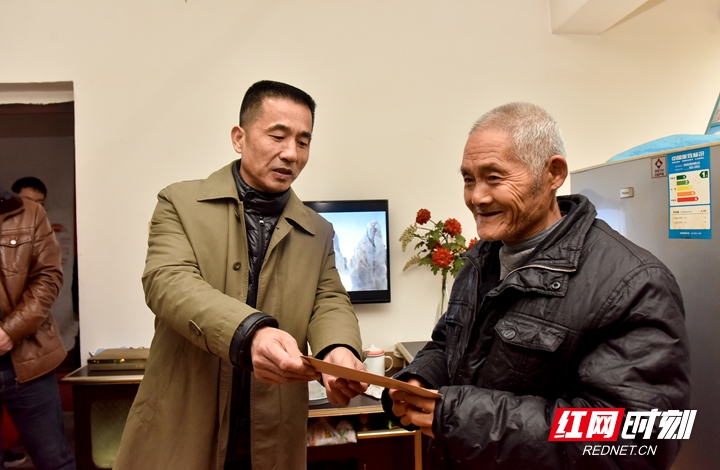 陈红日走访慰问贫困户 新春艳阳暖人心