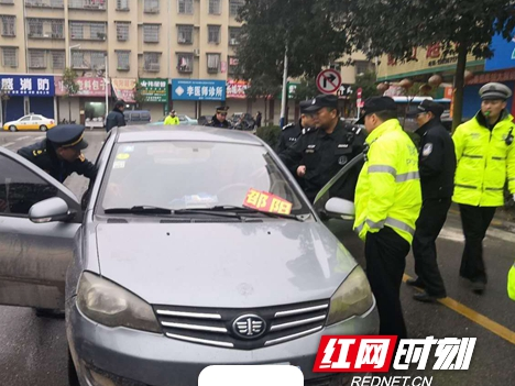 邵阳市交通执法支队 假日不休维护市区交通运输市场秩序