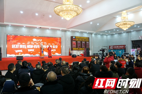 武陵源：吴家峪门票站举行服务全域旅游“创三优”迎新春茶话晚会