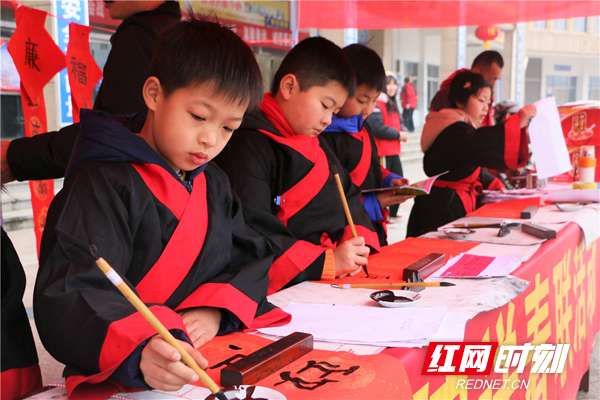 “踏上家乡土地浓浓年味扑面来” 衡东志愿服务情满旅途