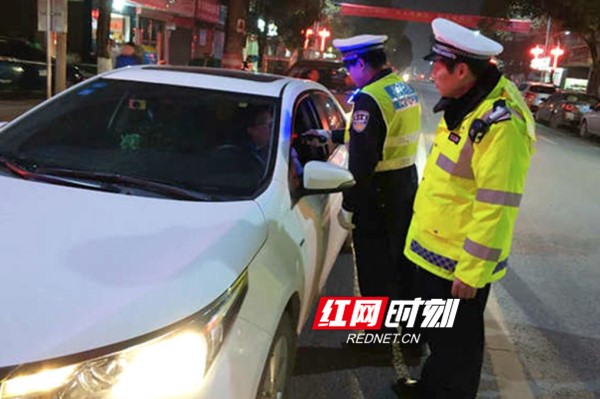 “小年夜”双牌交警坚守一线保安全