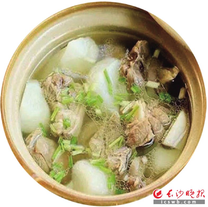 猪骨头炖萝卜 (或家常炒肚丝)