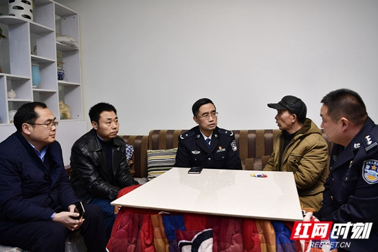 【警视窗】听民声解民忧送温暖 谢振华节前走访慰问困难群众