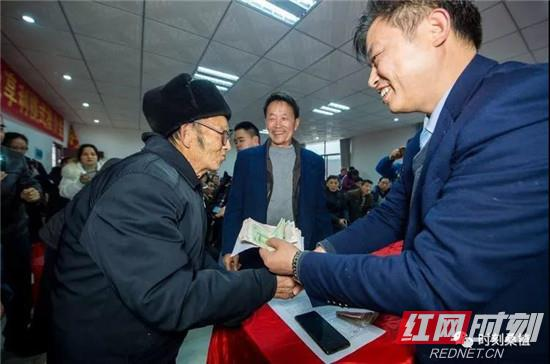 桑植:300余名建档立卡贫困户喜获分红