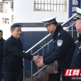 瞿海走访慰问坚守一线干部职工送出新春“敬业福”