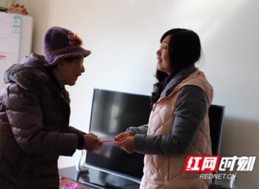 国网新邵县供电公司：开展节前慰问老党员活动