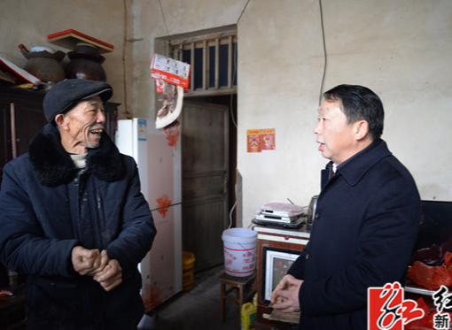 朱前明赴桑梓镇走访慰问基层干部和困难群众