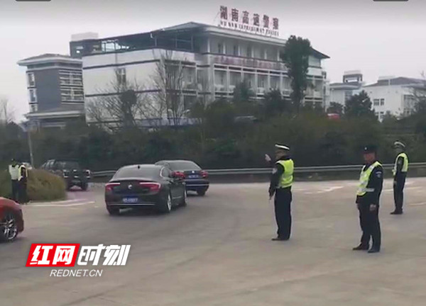 春节执勤的交警们_副本.jpg