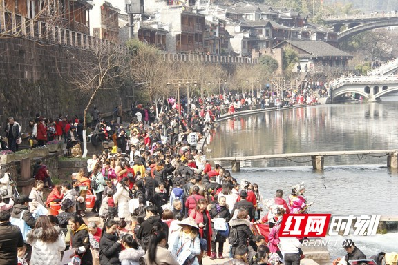 大年初一 凤凰新春旅游迎来“开门红”