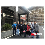 越籍游客走散 凤凰执法人员和民警热心帮助获赞誉