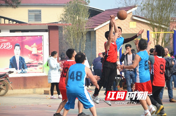 道县：乡村办起联欢会，大年初一乐翻天