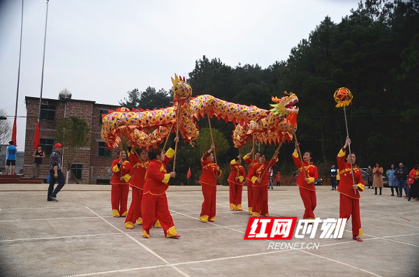 道县：乡村办起联欢会，大年初一乐翻天