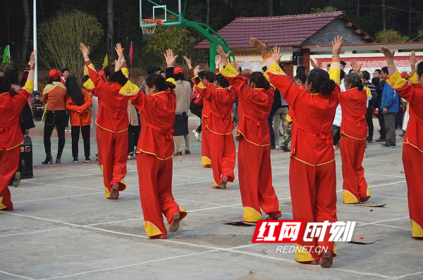道县：乡村办起联欢会，大年初一乐翻天