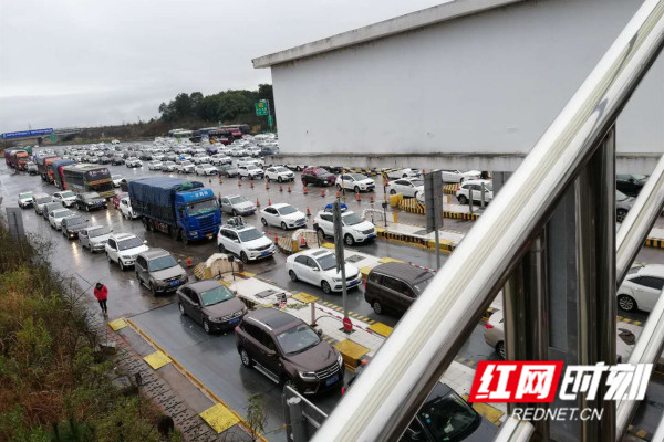 春节假期湖南高速公路出入口总流量为2486.7