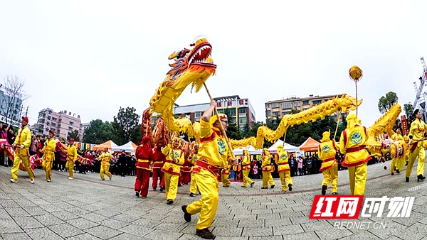 正月十五，去湘潭县易俗河镇白石广场欢喜“闹元宵”