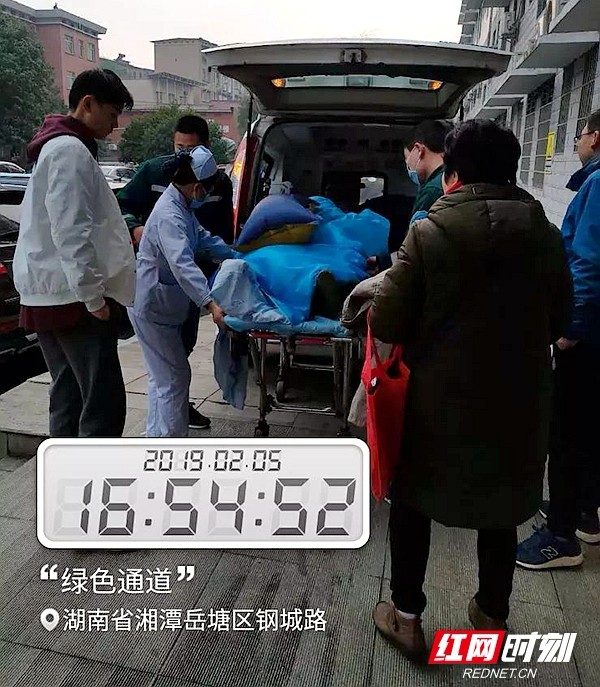 湘潭一老人大年初一突发疾病 湘潭市中心医院紧急救治