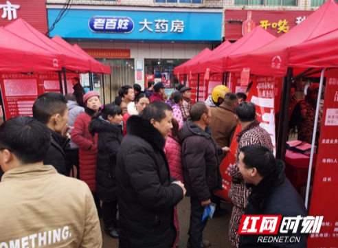 北塔区:春风行动招聘会 促进就业助力脱贫