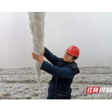 电网遭遇“倒春寒” 张家界供电职工坚守一线保供电