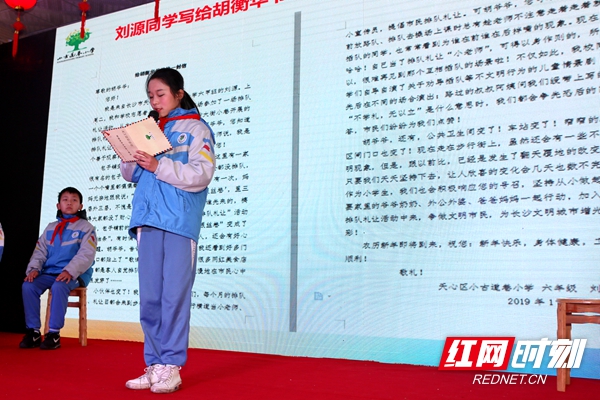 刘源同学生动还原了写信时的心路历程及参与排队礼让活动带给她的感想和收获。.JPG