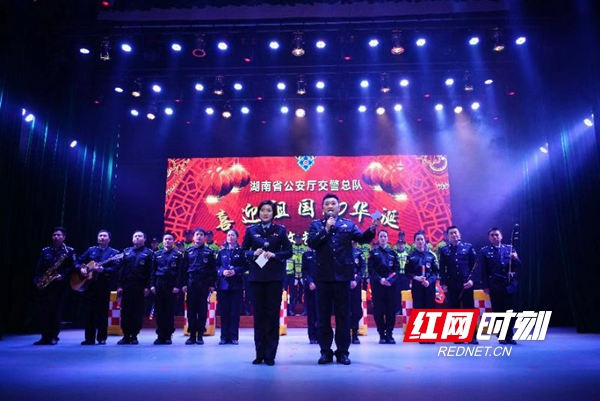 湖南交警春运“战时慰问”队把祝福送到邵阳