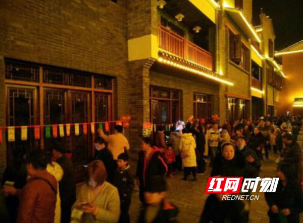 欢欢喜喜闹元宵 甜甜蜜蜜幸福年
