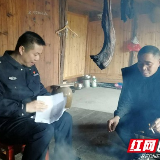吉首交警到扶贫村开展扫黑除恶宣传活动
