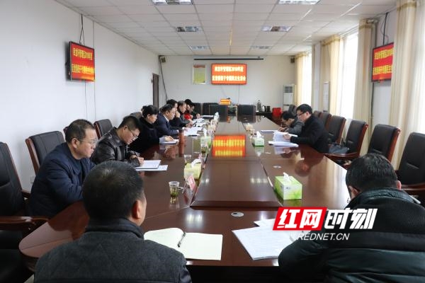 回龙圩管理区党委书记赵文旺主持会议并作总结发言,市纪委第五纪检