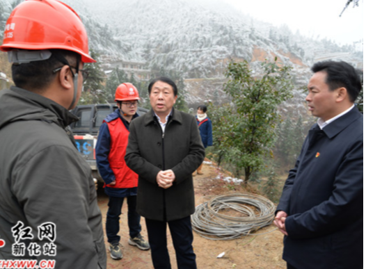 朱前明赴石冲口镇慰问电力抢修一线人员,调度全县抗冰保电工作