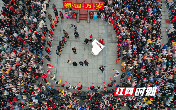 开学第一课|万人齐唱《我和我的祖国》